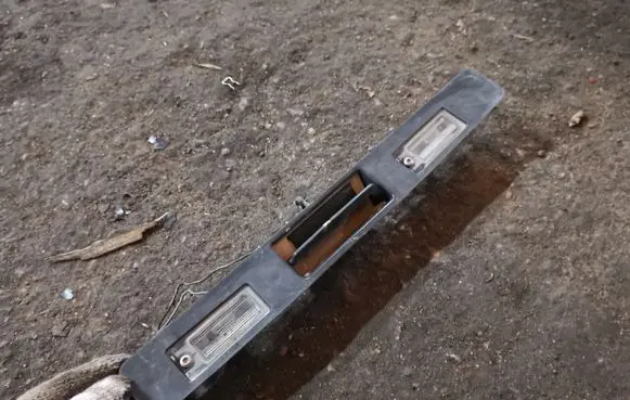 Volvo XC70 Trunk door license plate light bar 