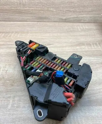 BMW 5 E60 E61 Fuse module 6906601 6906603