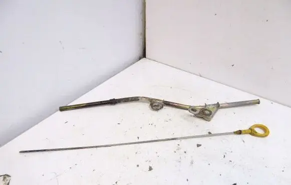Toyota Corolla E120 E130 Oil level dip stick 