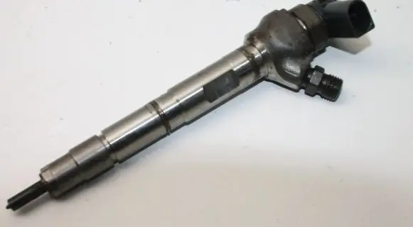 Volkswagen PASSAT B8 Fuel injector 04L130277AC