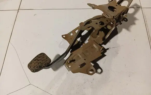 Ford Fiesta Brake pedal 