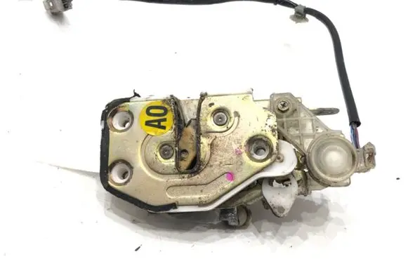 Honda CR-V Front door lock