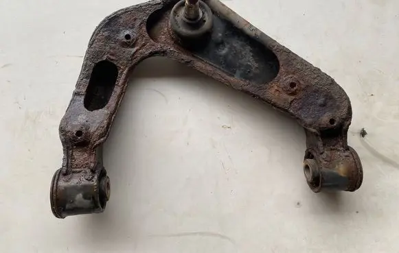 Nissan Pathfinder R51 Front upper control arm/wishbone 