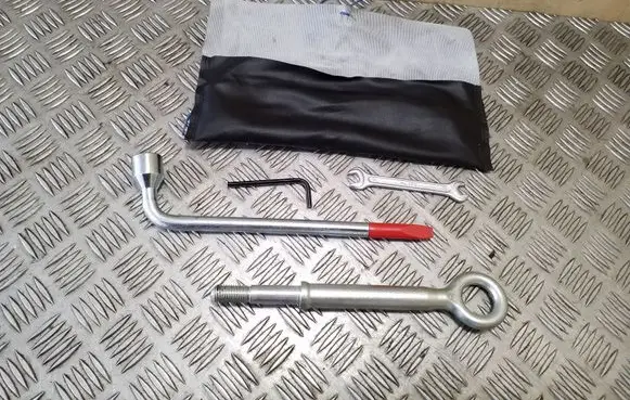 Volvo XC90 Tool set 