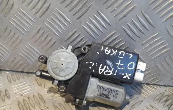 Nissan X-Trail T31 Sunroof motor/actuator 8331004041 91293JG010