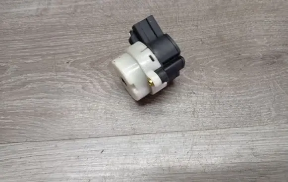 Volvo V70 Ignition lock contact 8645228