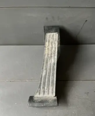 Accelerator throttle pedal