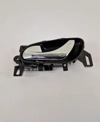 Nissan X-Trail T32 Front door interior handle 