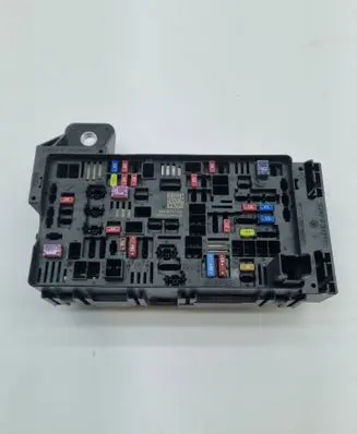 Jeep Grand Wagoneer Fuse module 68418357AD 256224100F