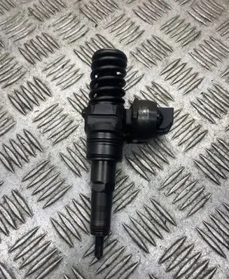 Volkswagen Caddy Fuel injector 0414720215