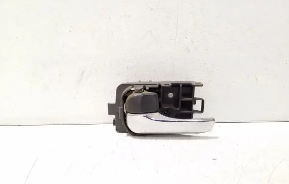 Nissan X-Trail T30 Front door interior handle