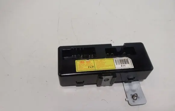 Hyundai Santa Fe Fuse module 952302B225