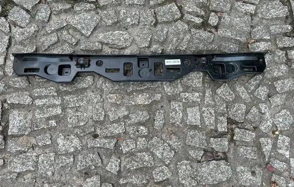 Rear bumper mounting bracket