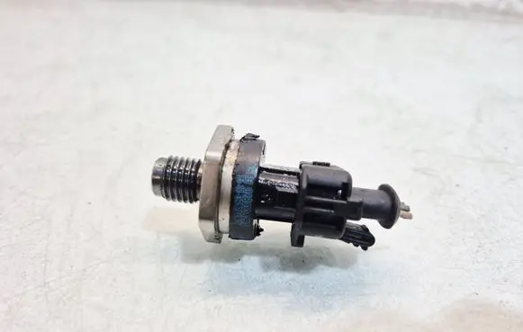 Renault Master III Fuel pressure sensor 0281006191