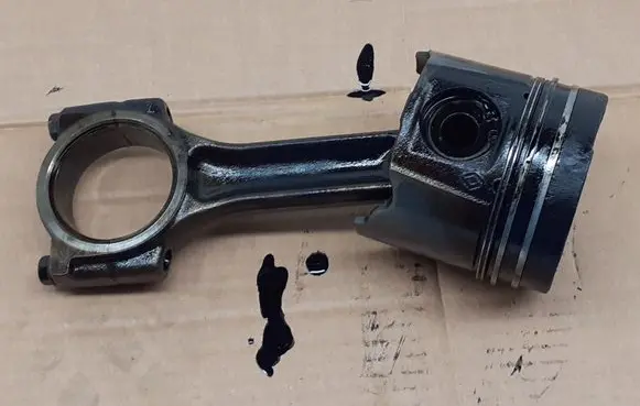 Renault Megane II Piston with connecting rod
