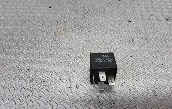 Volkswagen PASSAT B5 Other relay 8D0951253A