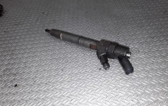 Mercedes-Benz A W168 Fuel injector 0445110015