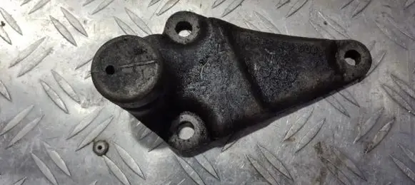 Audi A6 S6 C5 4B Engine mounting bracket 8d0199343j