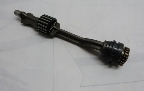 Volkswagen PASSAT B7 Balance shaft 06H103333B