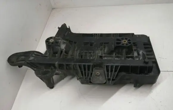 Volkswagen PASSAT B6 Battery box tray 1K0915333C