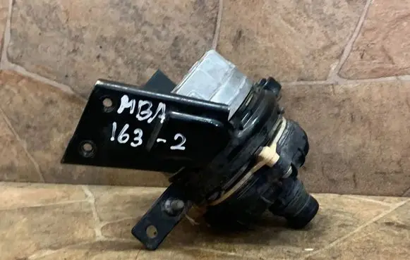 Mercedes-Benz CLS C218 X218 Electric auxiliary coolant/water pump A0005002300