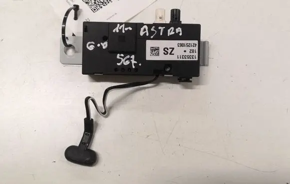 Opel Astra J Aerial antenna amplifier 13353311 421251063