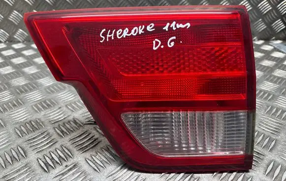 Tailgate rear/tail lights