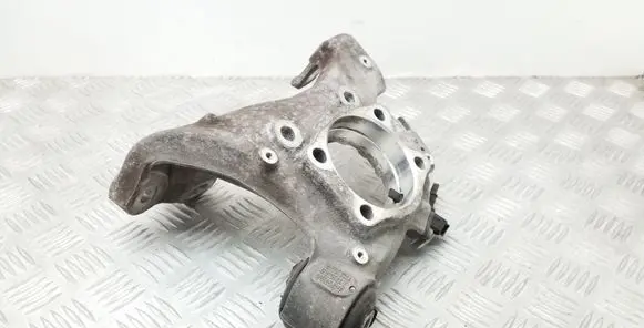 Rear wheel hub