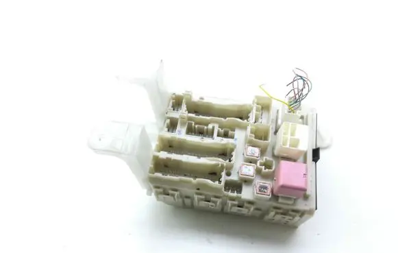 Toyota Auris 150 Fuse module 8273002140A