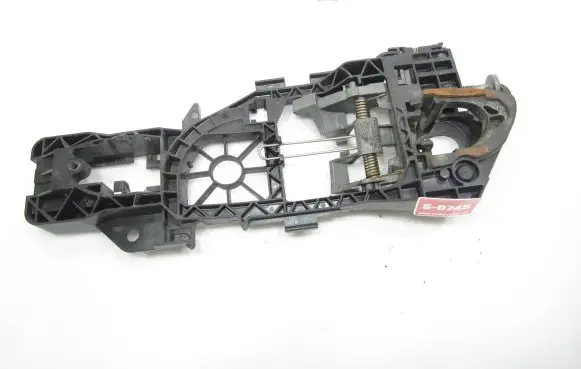 Volkswagen PASSAT B6 Rear door exterior handle/bracket 3C0837885G