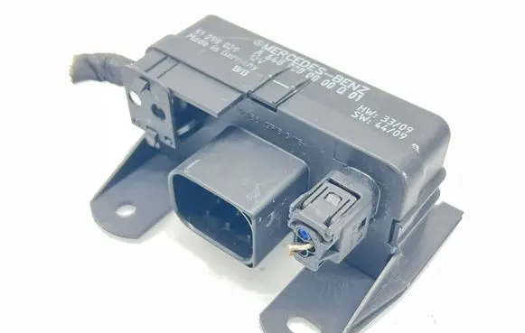 Mercedes-Benz E W211 Glow plug pre-heat relay A6489000000