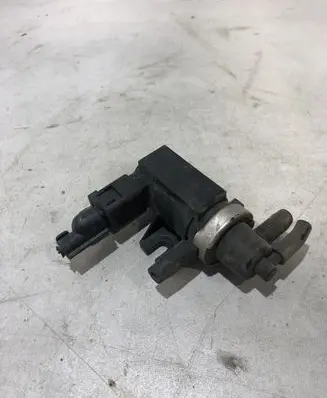 Audi A4 S4 B6 8E 8H Vacuum valve 1J0906627
