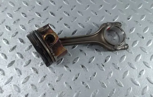 Skoda Fabia Mk4 (6VA) Piston with connecting rod 05C107065A 05C198401A