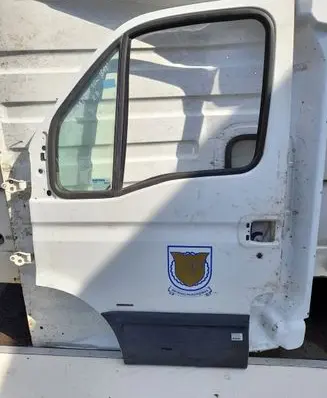 Iveco Daily 4th gen Front door 99460119