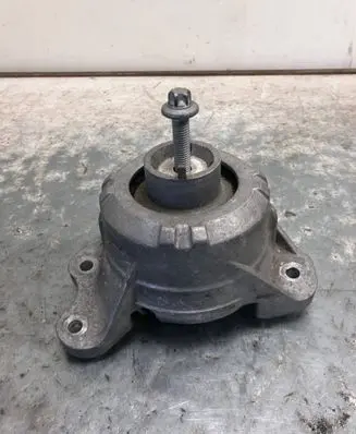 Engine mount bracket