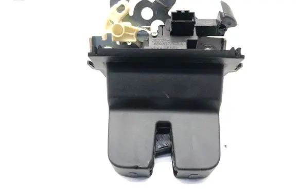 Skoda Octavia Mk3 (5E) Tailgate exterior lock 8R0827505A