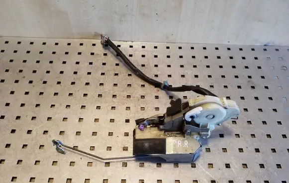 Honda CR-V Front door lock