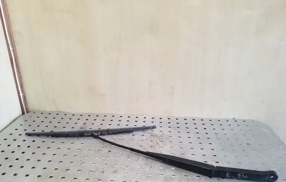 Honda CR-V Front wiper blade arm