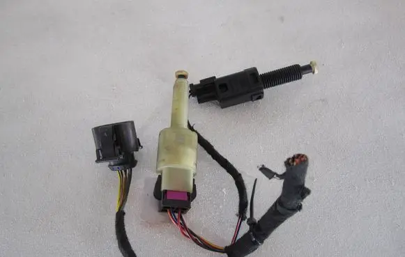 Audi A6 S6 C5 4B Brake pedal sensor switch 4A0945515A
