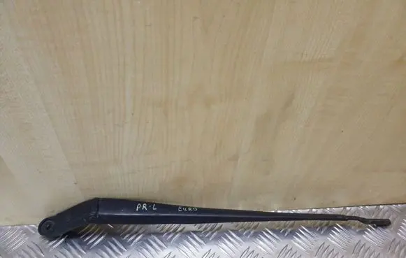 Toyota Auris 150 Front wiper blade arm 3451979