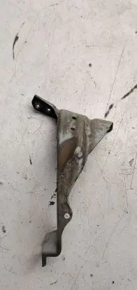 Audi A4 S4 B7 8E 8H Fender mounting bracket 8e0821135A