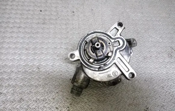 Volvo V70 Vacuum pump 08658230