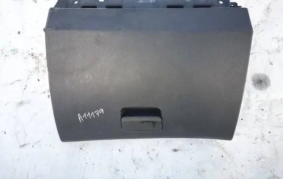 Mercedes-Benz A W176 Glove box 