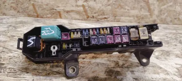 Lexus SC 430 Fuse module
