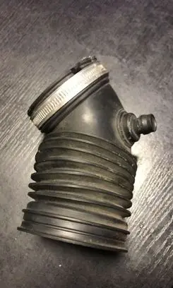 BMW 1 E81 E87 Air intake hose/pipe 7527068