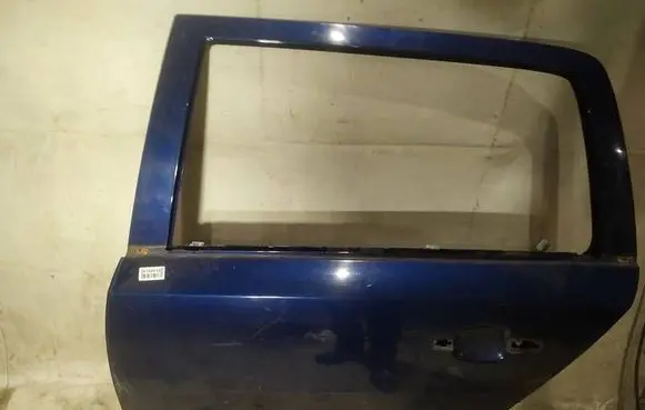 Opel Astra H Rear door melynos