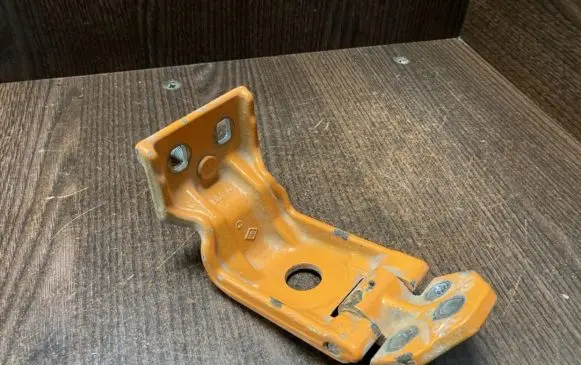 Renault Master III Loading door lower hinge 844000013R