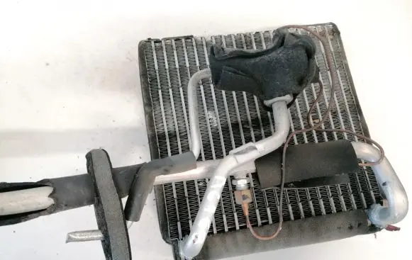 Mazda 323 A/C cooling radiator (condenser)