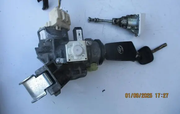 Toyota Yaris Ignition lock 450200D04
