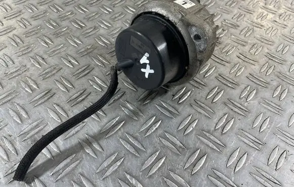 Engine mount bracket